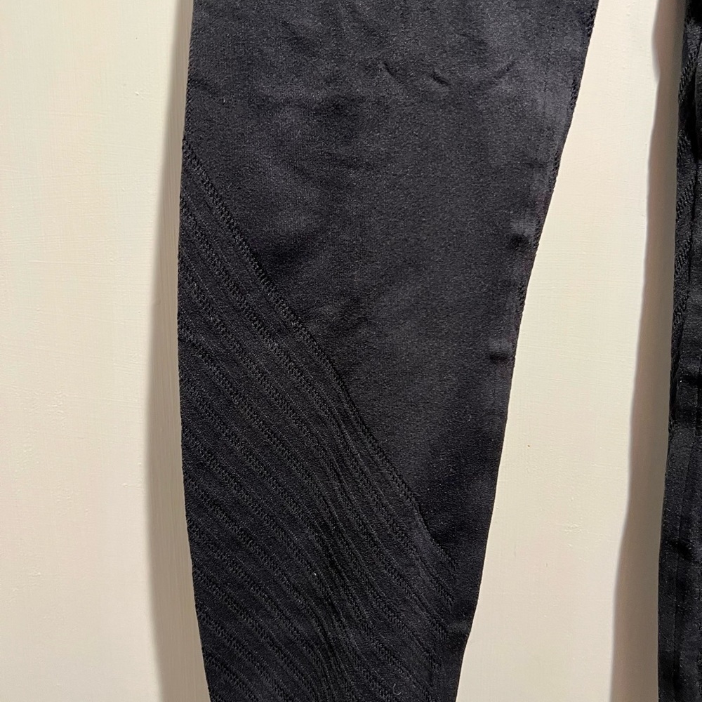 Lululemon Enlighten Tight in Inkwell - Picture 3 of 4